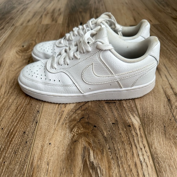 Nike Women’s Court Vision Low White Sneakers Sleek Design - Picture 4 of 8